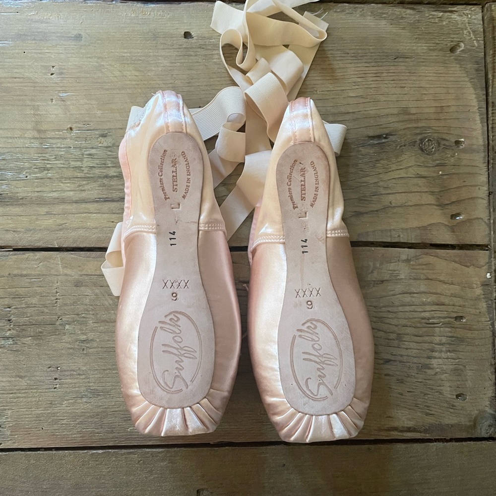 Suffolk Stellar Light Pointe Shoes Size 6 XXXX